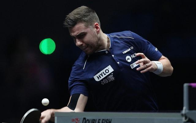 组图：CBA俱乐部杯广厦击败天津 塔克飞身暴扣