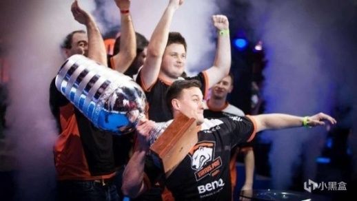 埃芬博格：拜仁前场三人能给卡尔空间，把他与梅西相比没好处