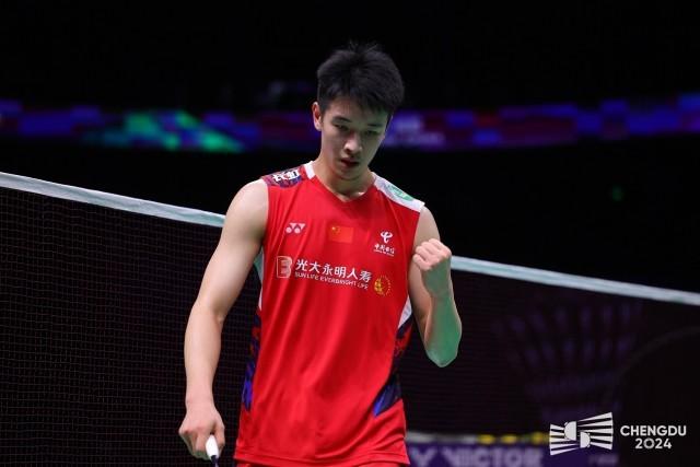 江苏节日！苏超决赛赛前南通队球迷场外集结为球队助威