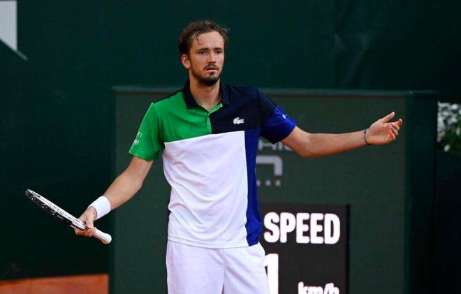 记者守候利物浦基地等待萨拉赫，斯洛特或派其出战国米