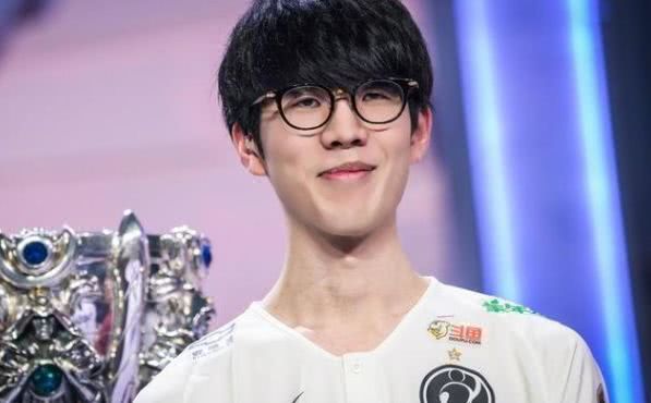 瓜迪奥拉双喜临门！福登三轮5球，曼城3-0大胜最强升班马宣战皇马