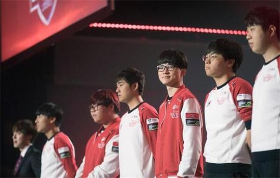 英超联赛：狼队七连败接受现实，曼彻斯特联继续沉沦