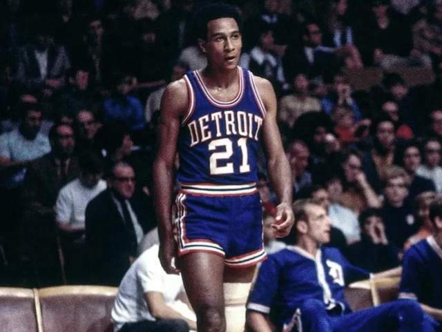 敏锐的门前 敏锐的门前